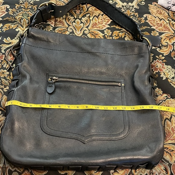 Like new Adjustable  strap navy coach bag adjust to fit excellent condition - Picture 6 of 9